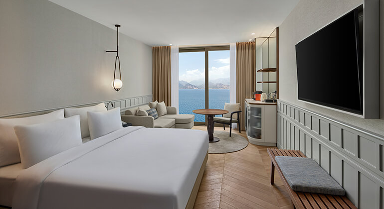AKA DELUXE SEA VIEW KING ROOMS 01 Dty